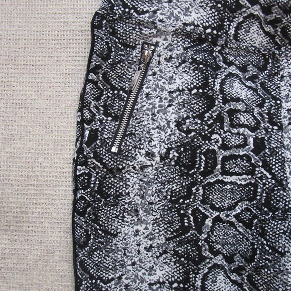 Carolina Belle Size 10 Snake Print Women Ankle Pant Stretch Pockets w/zippers - Picture 2 of 7
